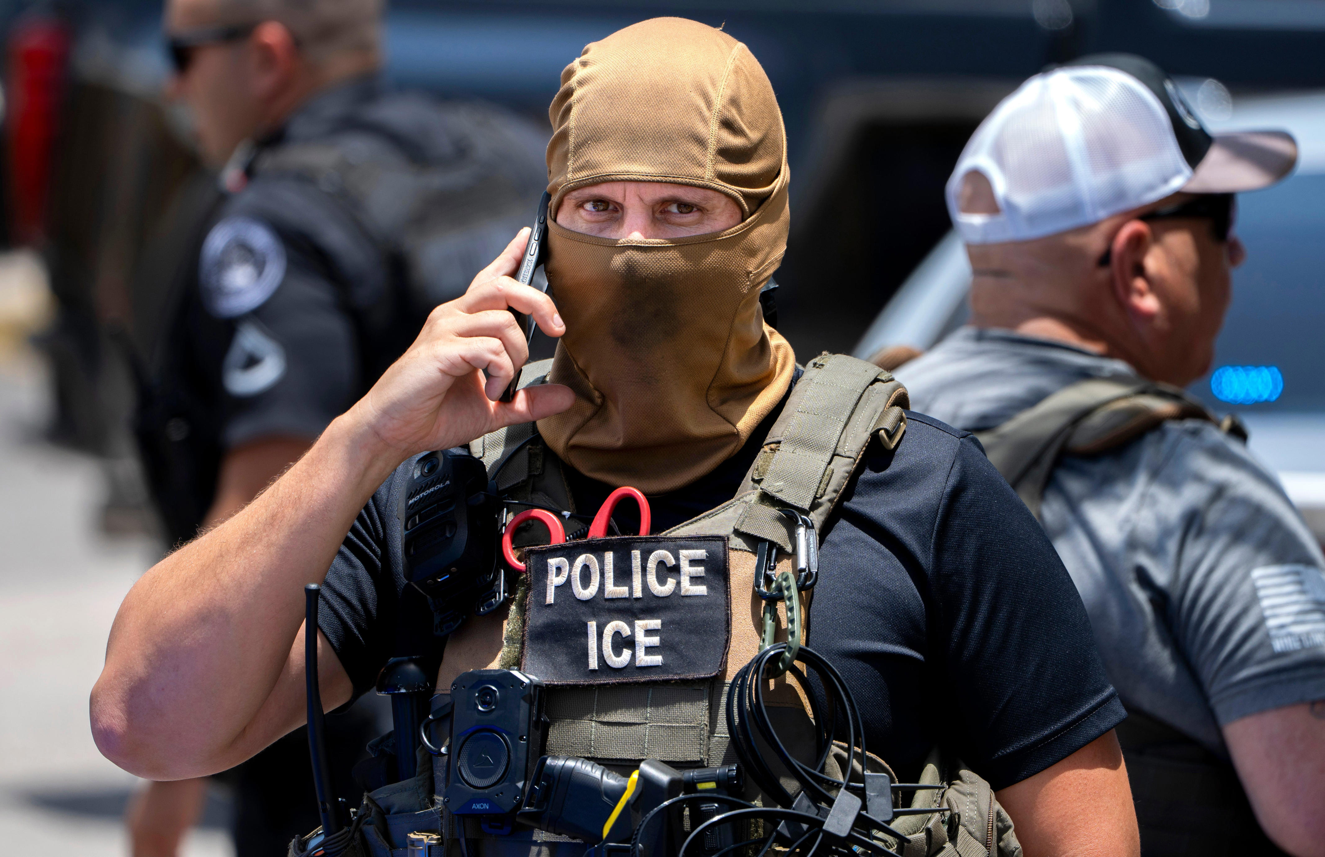 ICE is relying more on vehicle stops. Ex-officials say that's dangerous