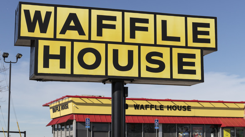 The One Rule Waffle House Really Wants Solo Diners To Follow