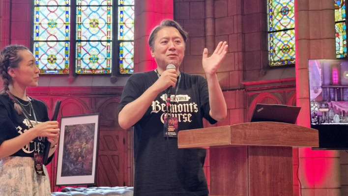 KONAMI Producer Tsutomu Taniguchi introducing the game ©INVEN