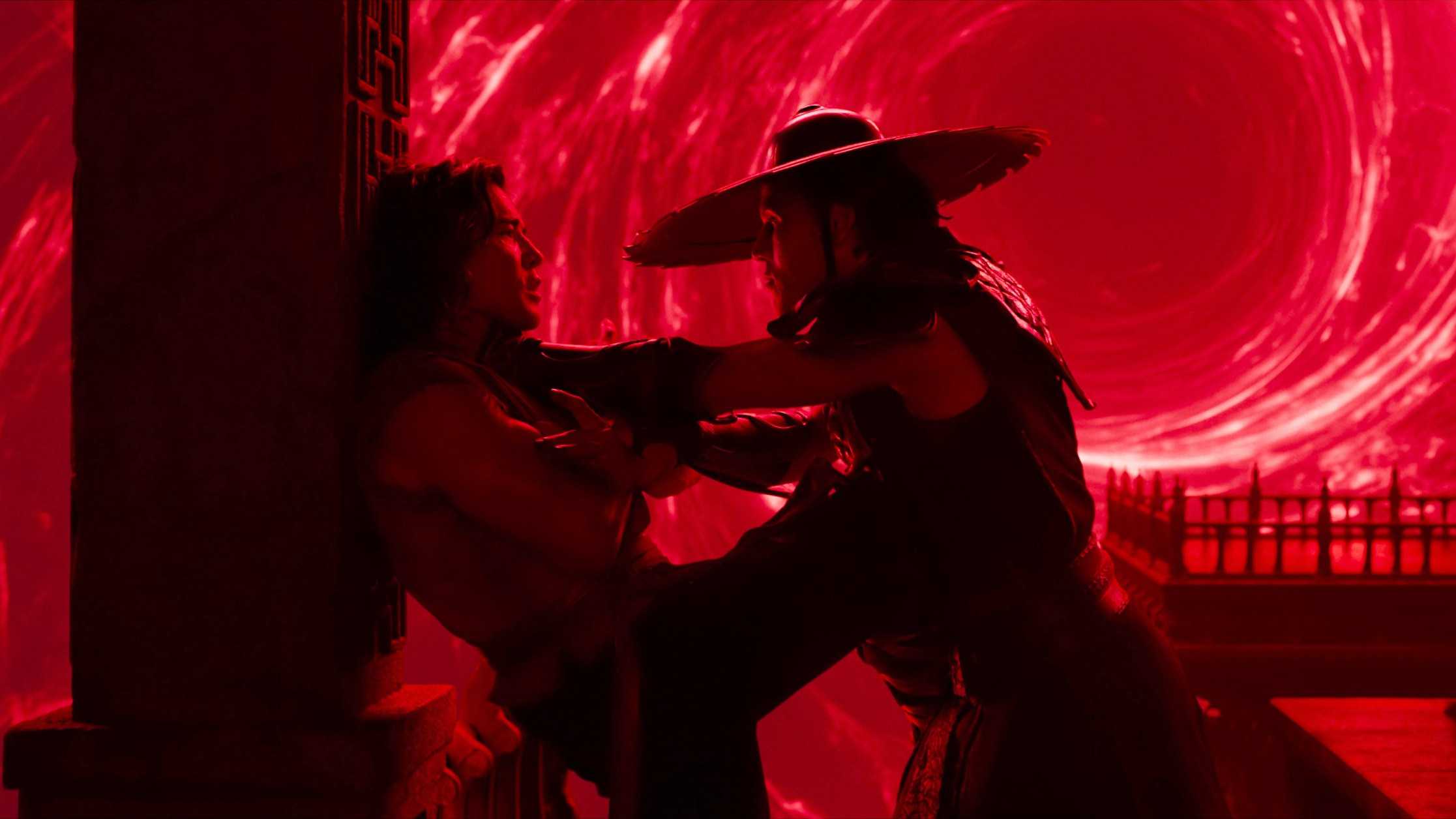 Kung Lao choking Liu Kang under red lighting in Mortal Kombat II