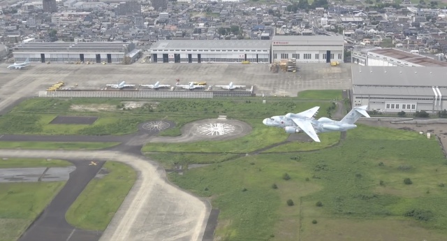 空自、新型電子戦機「XEC-2」試験飛行開始！ 防衛装備庁が“空撮動画”を公開