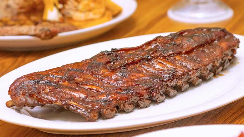 Texas Roadhouse Makes Their BBQ Ribs In 3 Easy Steps