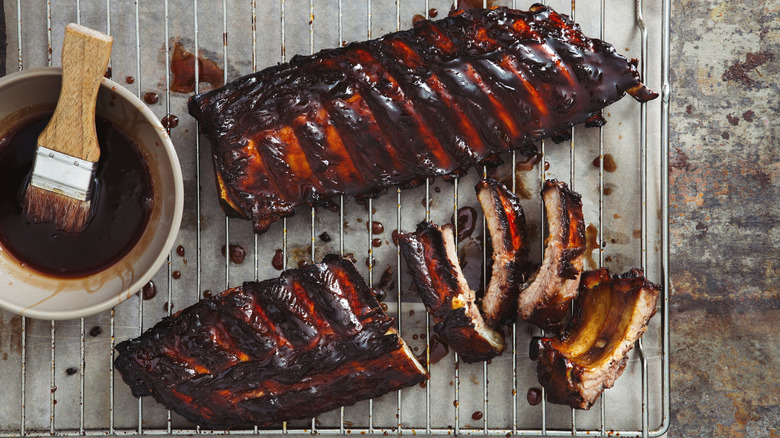 Texas Roadhouse Makes Their BBQ Ribs In 3 Easy Steps