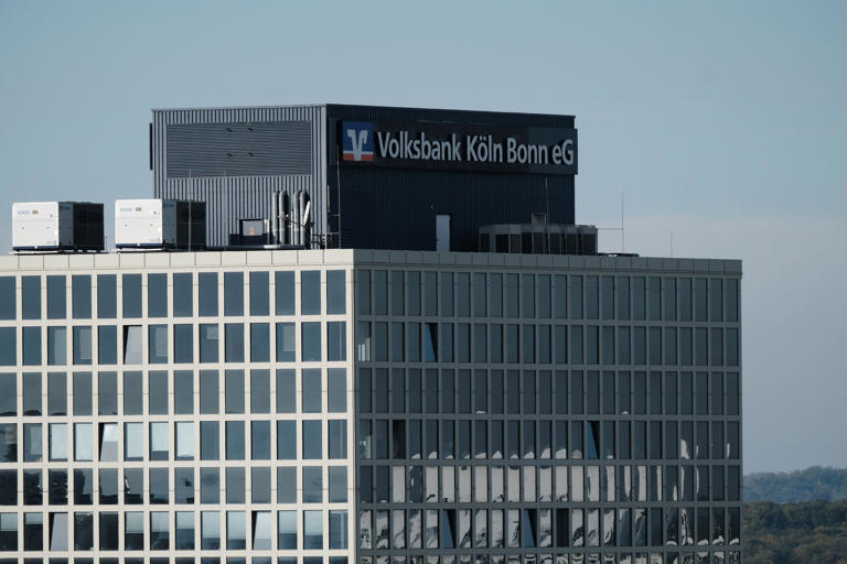 Volksbank Köln-Bonn: Die Geschichte hinter dem Millionenkredit für die ...