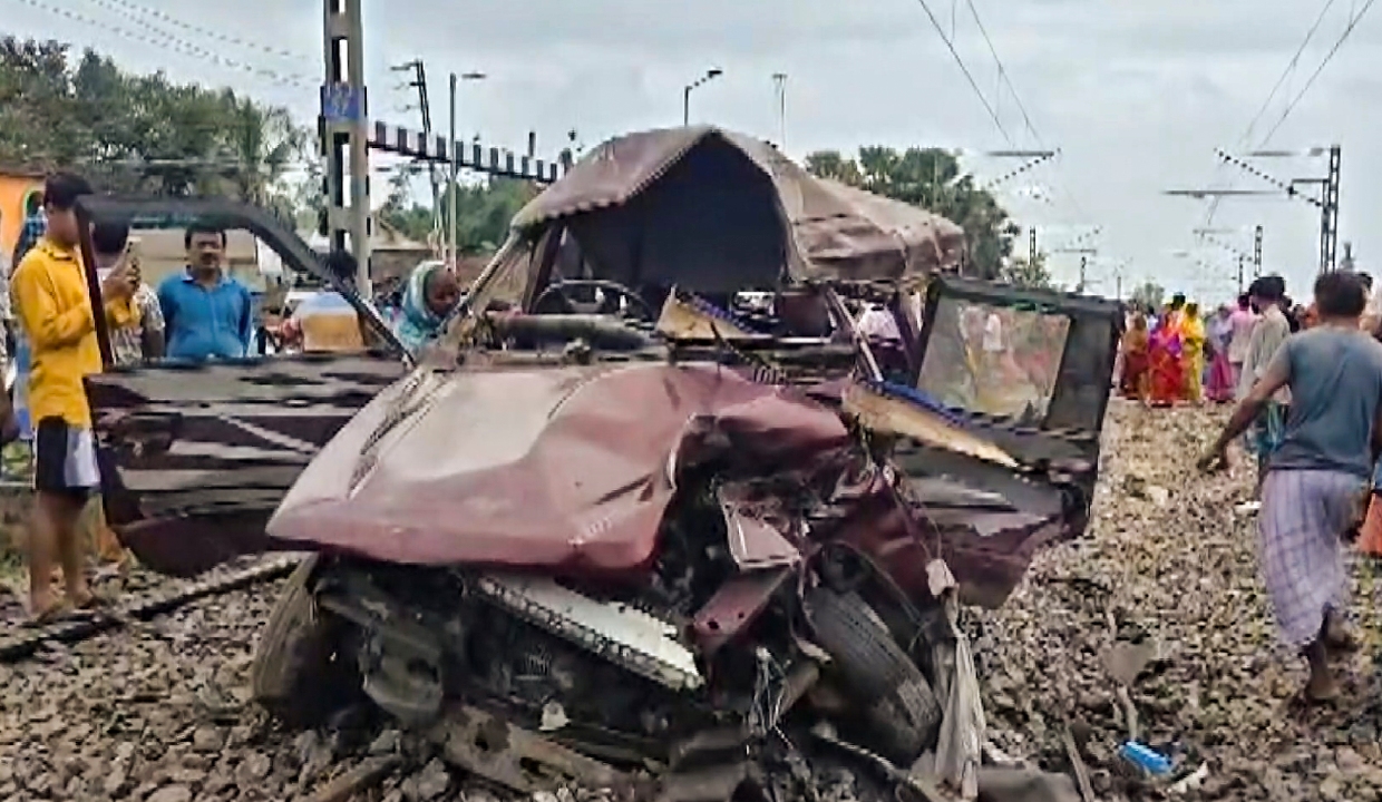 Tragedy in Murshidabad: Train hits school van, two students among three ...