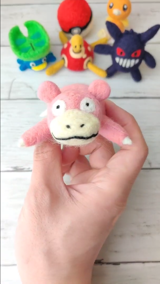 Slowpoke wool art creation with a relaxing handmade process