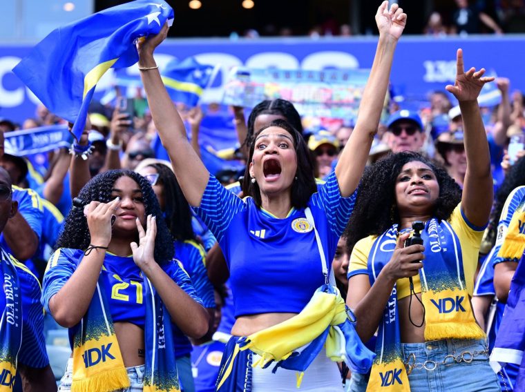 PHILADELPHIA, USA - JUNE 25: Fans gather prior the 2026 FIFA World Cup First Stage Group E match between Curacao and Ivory Coast at Lincoln Financial Field (Philadelphia Stadium) in Philadelphia, Pennsylvania, United States on June 25, 2026. (Photo by Abdulhamid Hosbas/Anadolu via Getty Images)