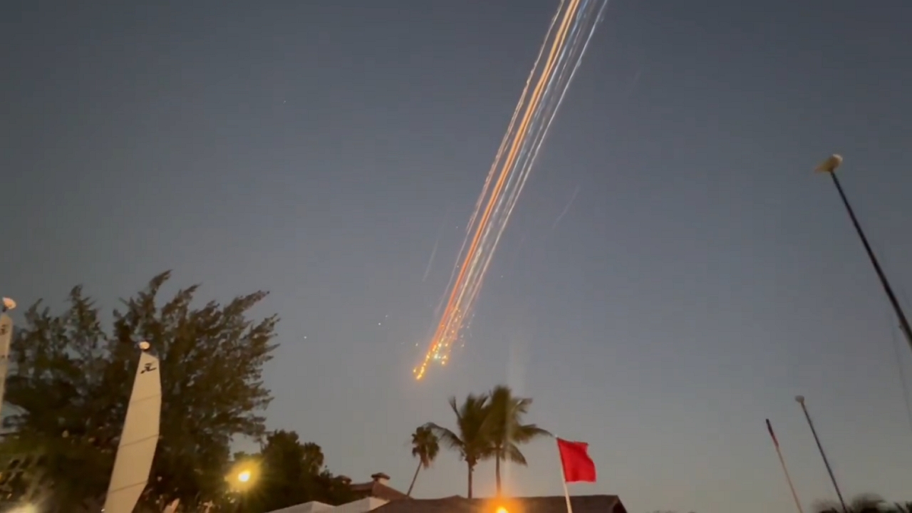 SpaceX Starship rocket explodes in space, debris falls over ...