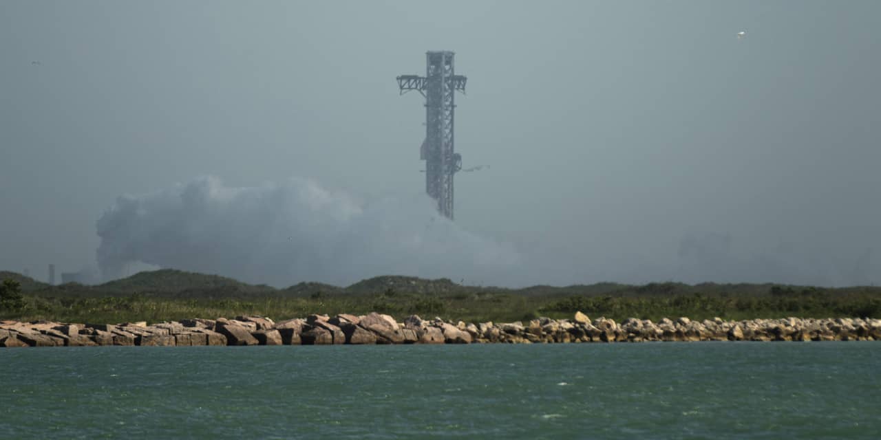 SpaceX postponed a crucial launch — now its stock is set to slide even further below the IPO price