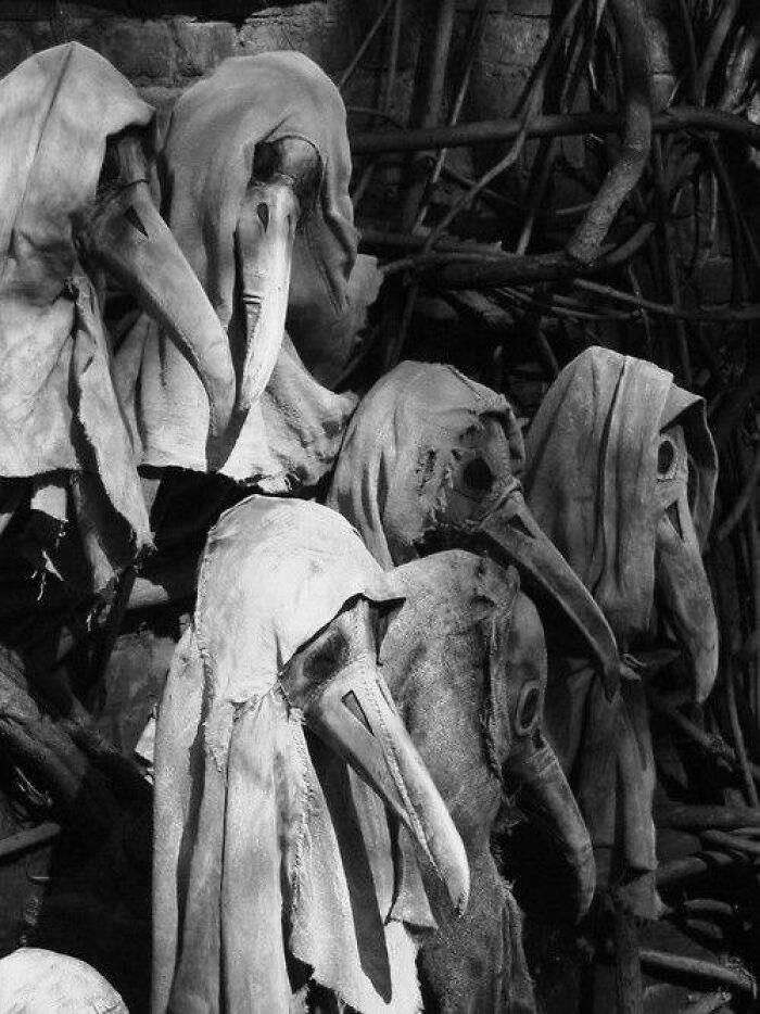 32 Eerie Historical Photos That Are Hard To Look Away From