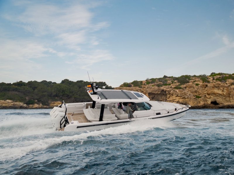 Axopar 38 makes waves with modularity, ride and price