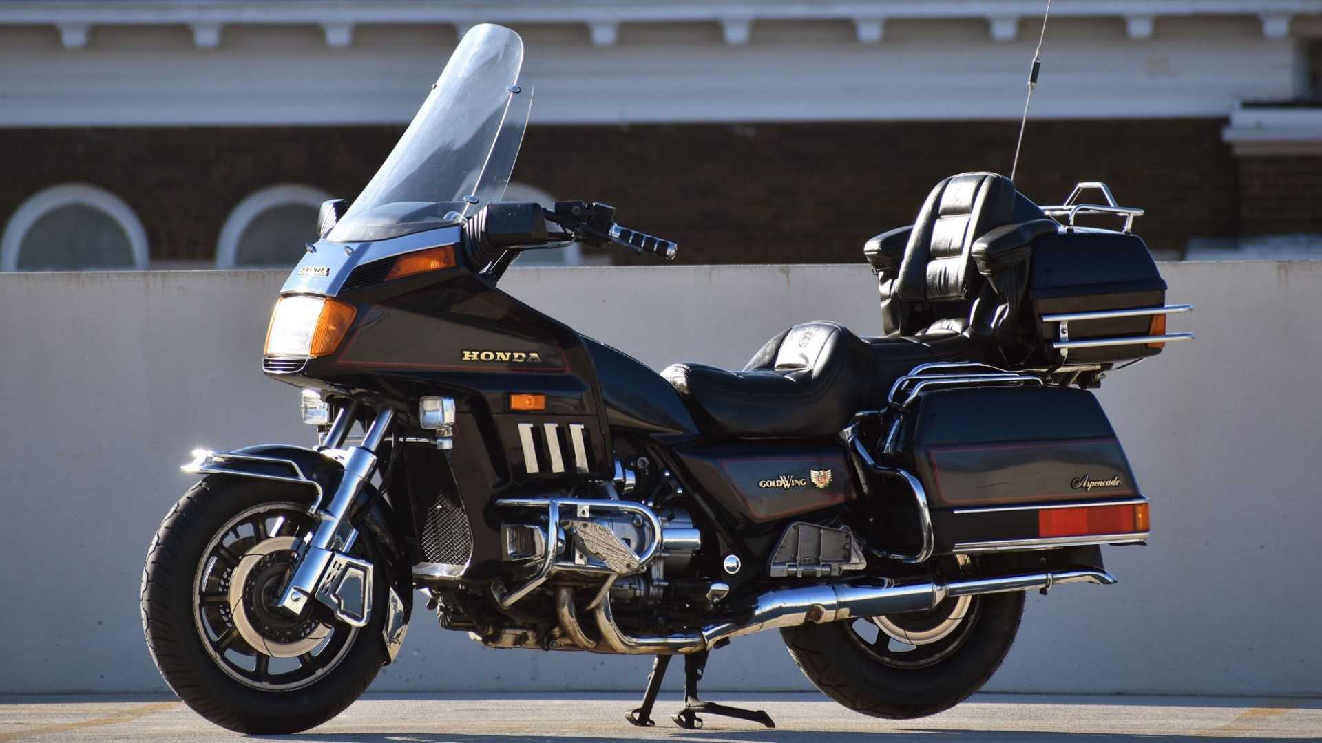 1984 Honda GL1200 Gold Wing Aspencade side profile view