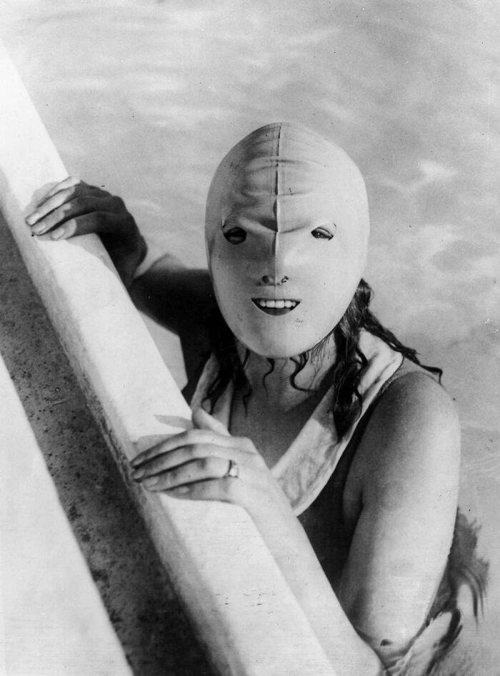32 Eerie Historical Photos That Are Hard To Look Away From