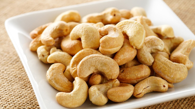 Here's What Makes Costco's Black Label Cashews Different From The Classic