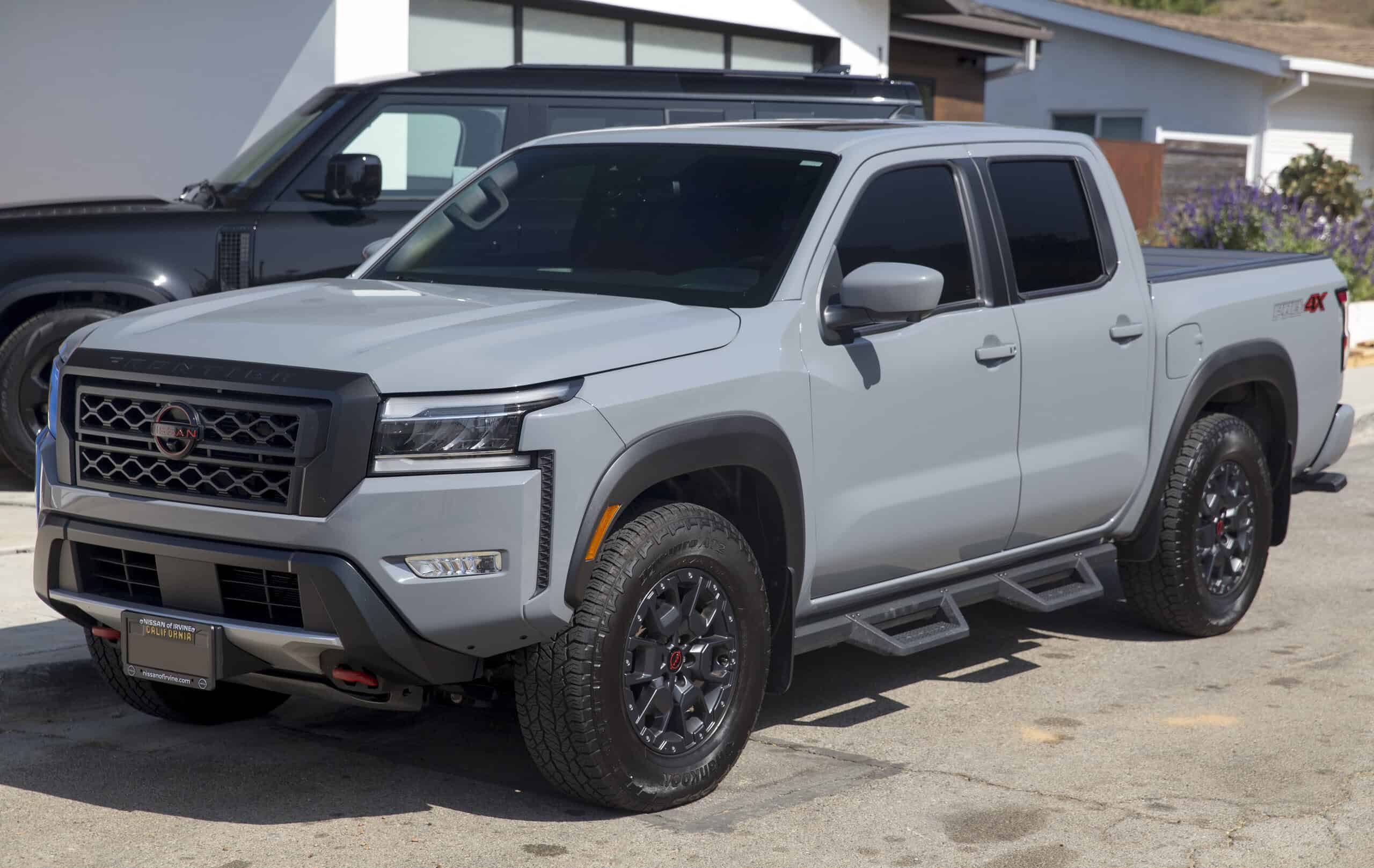 2022 Nissan Frontier Crew Cab Pro-4X in Boulder Gray Pearl, front left