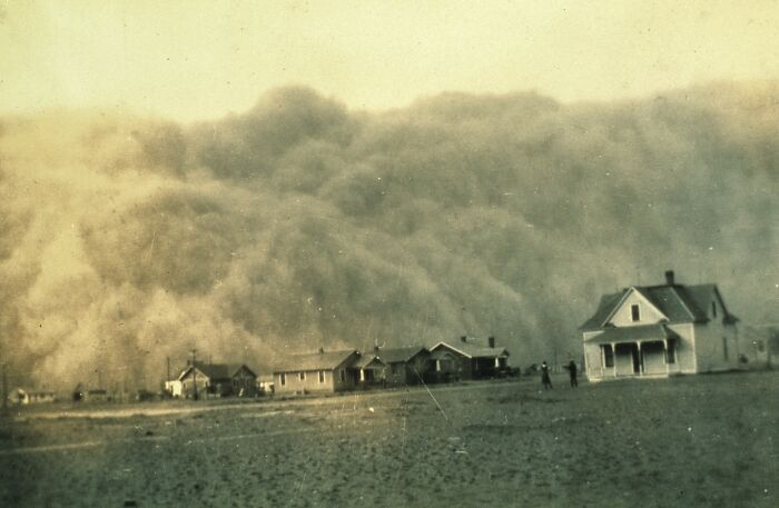 32 Eerie Historical Photos That Are Hard To Look Away From