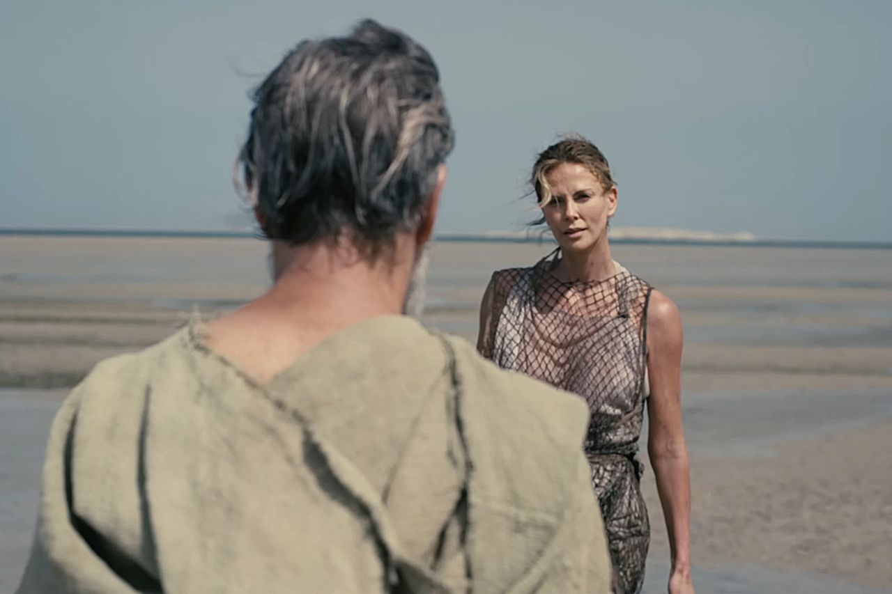 Matt Damon as Odysseus and Charlie Theron as Calypso in ‘The Odyssey’