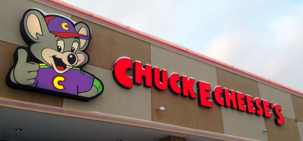 15 Restaurant Chains Americans Love Despite the Hate