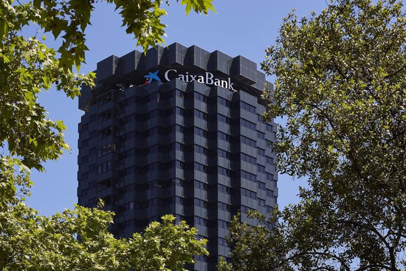 CaixaBank ejecuta el 37,5% de su programa de recompra de acciones