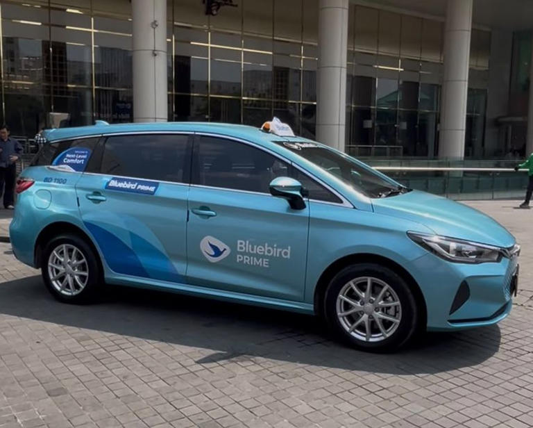 Naik Bluebird kini makin nyaman, tersedia armada Kijang Innova Zenix Hybrid