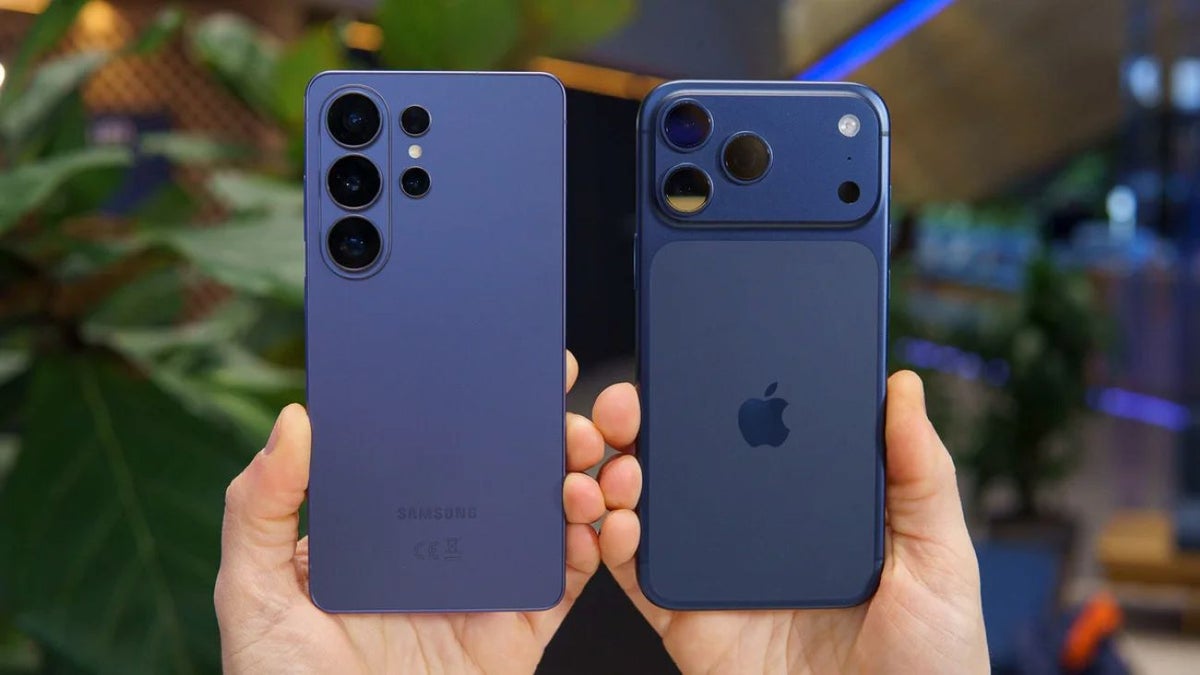The Galaxy S26 Ultra and the iPhone 17 Pro Max for reference. | Image by PhoneArena