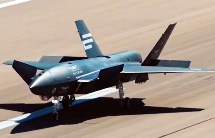 敵の防空網の外から一撃? 最新鋭無人戦闘機「クズルエルマ」が超音速地対空ミサイルを発射