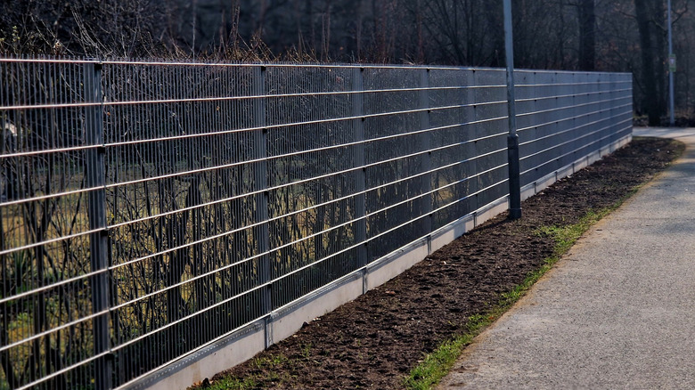 The best method for stretching woven wire fence for easy installation