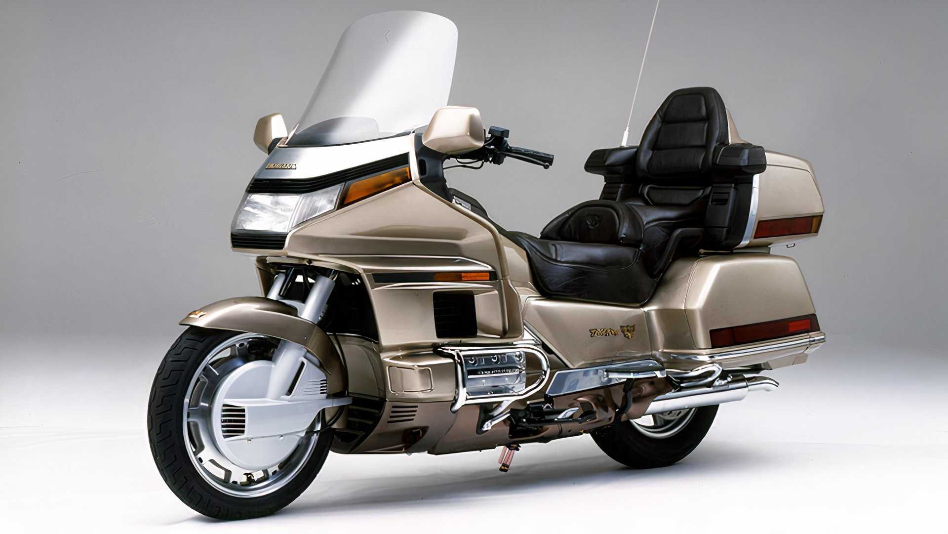 1988 Honda Gold Wing GL1800 front three-quarter