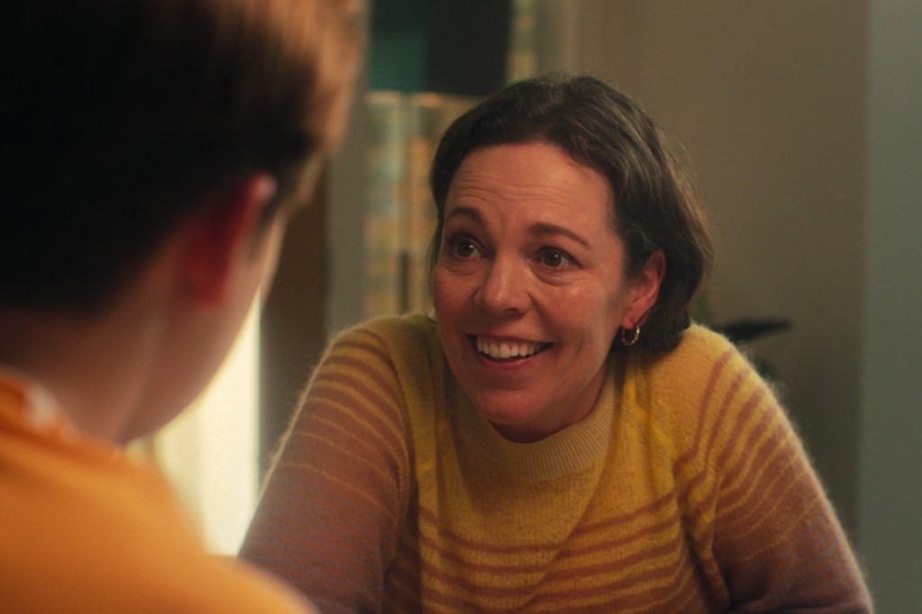Sarah (Olivia) talking to her son Nick (Kit Connor) in Heartstopper