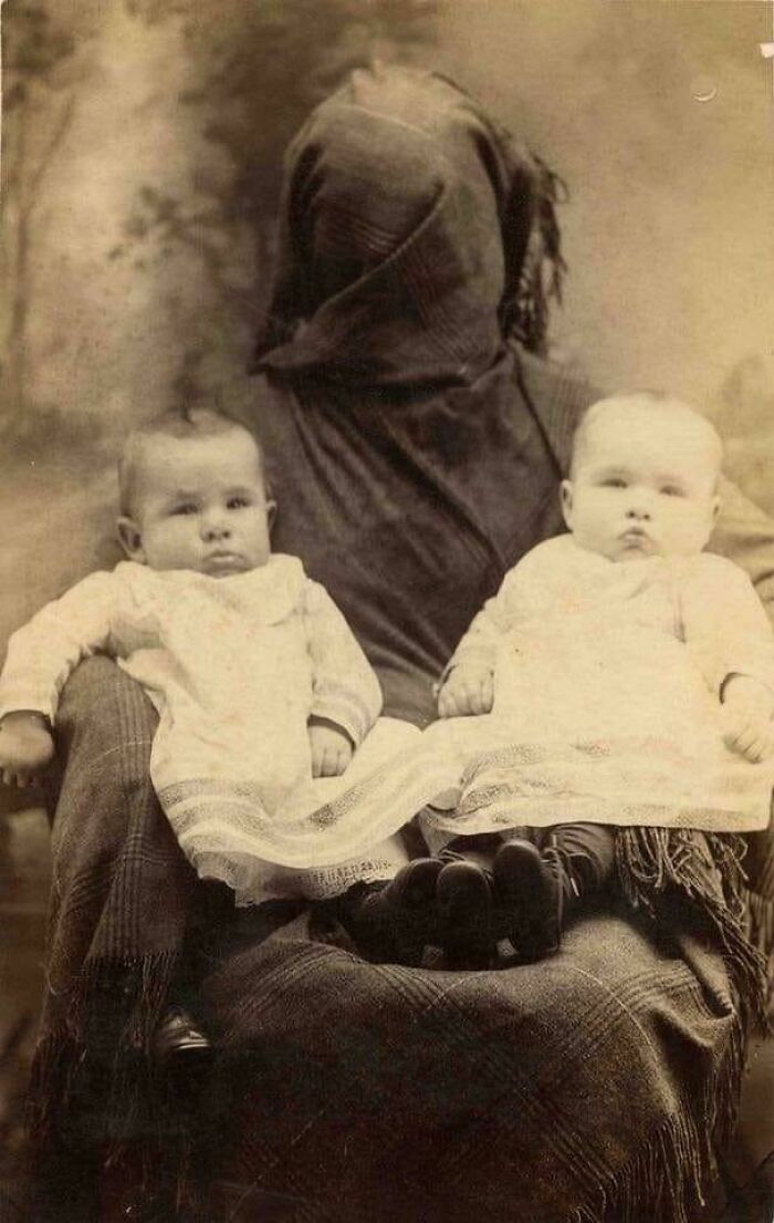 32 Eerie Historical Photos That Are Hard To Look Away From