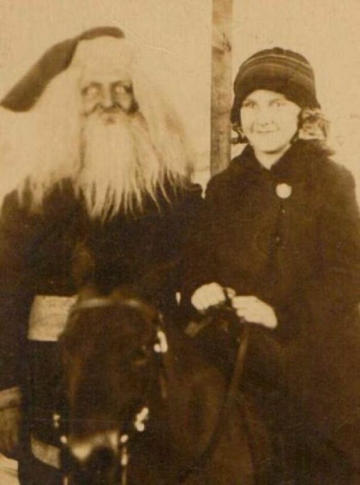 32 Eerie Historical Photos That Are Hard To Look Away From