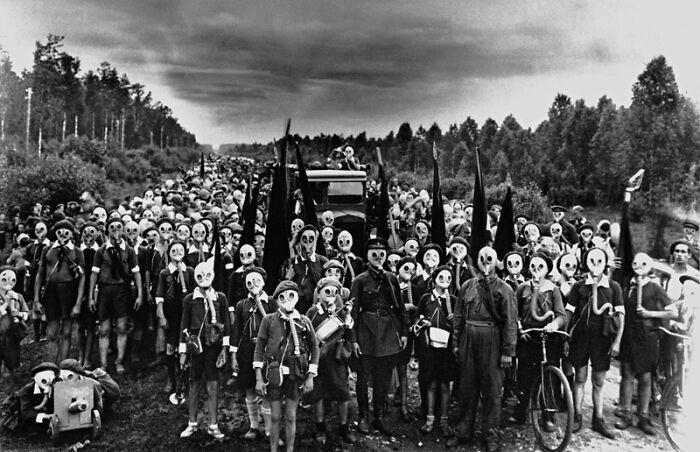 32 Eerie Historical Photos That Are Hard To Look Away From