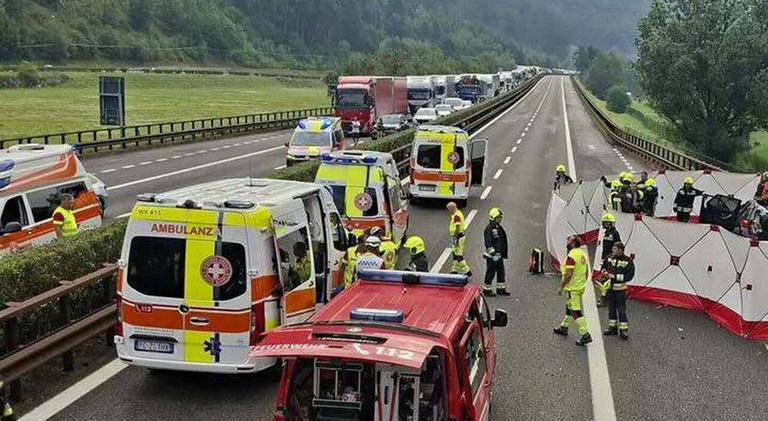 Auto contro camion in A22, tragedia per una famiglia in vacanza: 39enne ...