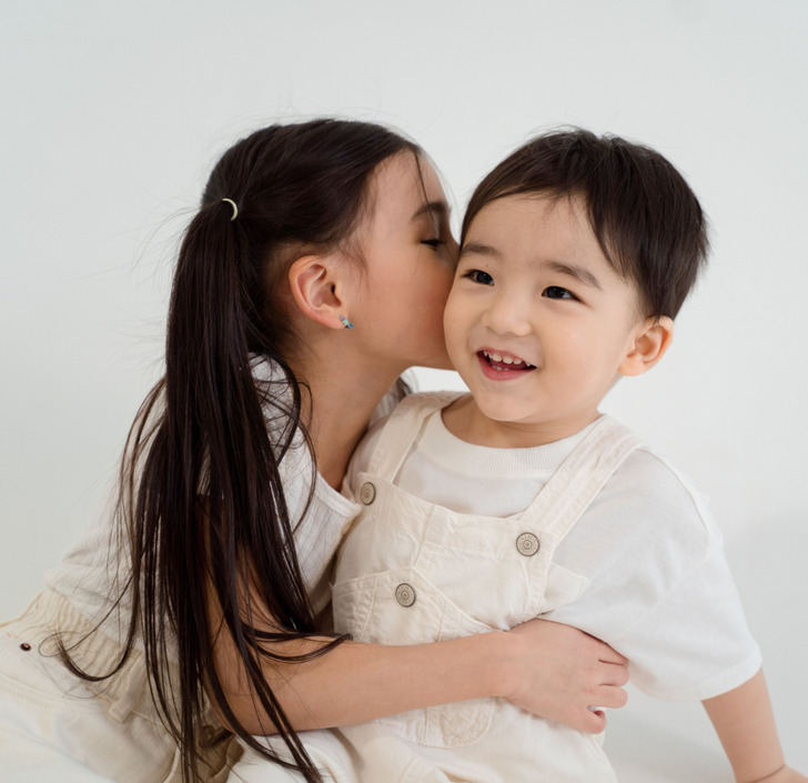 12 Heartwarming Moments of Compassion That Prove a Sibling Is an Everyday Hero