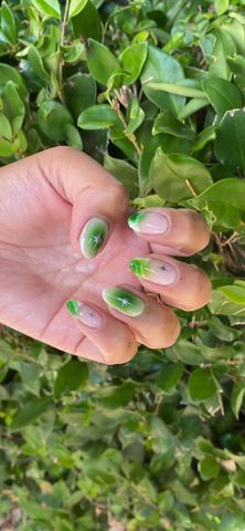 Peridot Aura Leo Nails
