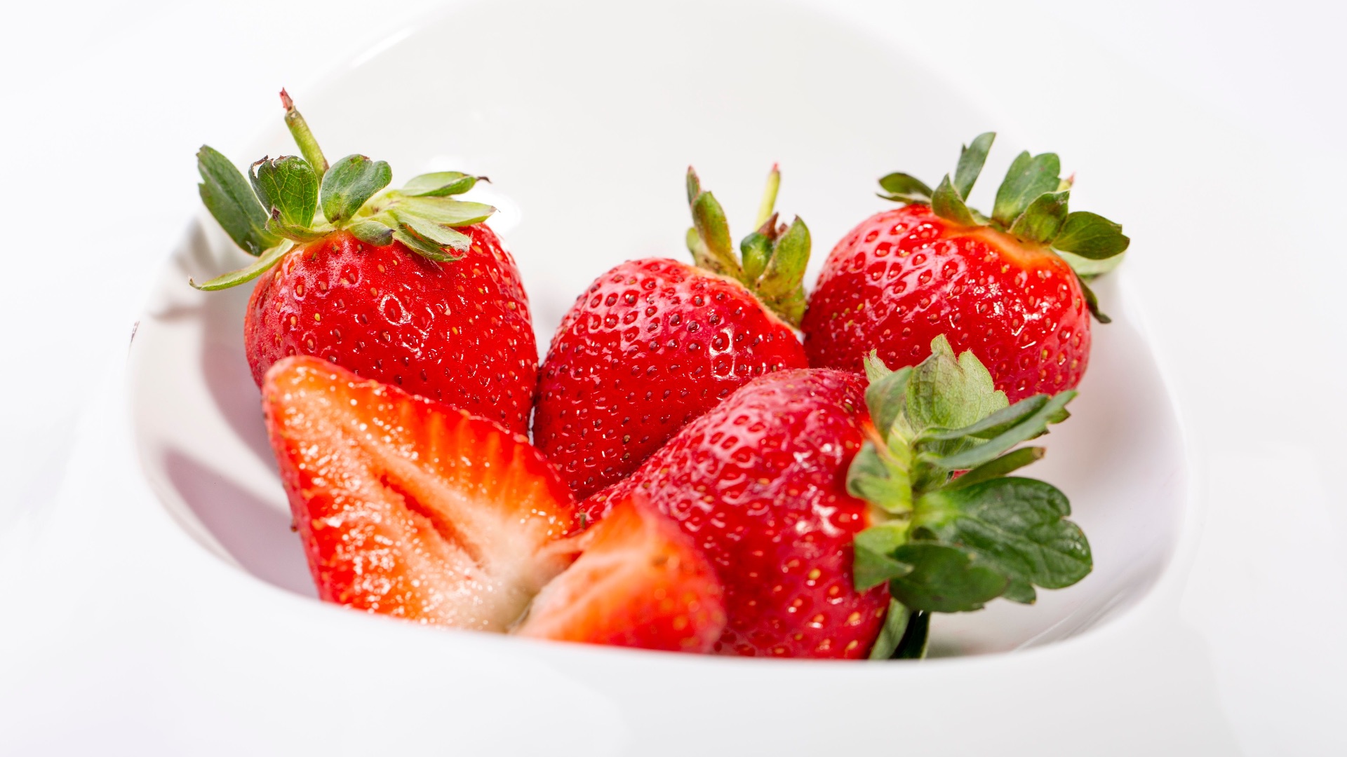 10 Foods You Should Always Buy Organic & 10 You Don't Need To