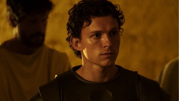 Tom Holland details the differences between Christopher Nolan and Marvel sets