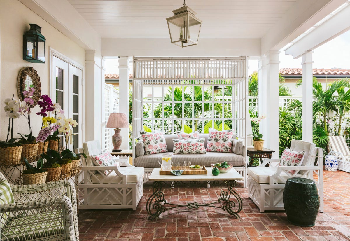 julia-amory-palm-beach-hamptons-homes-palm-beach-loggia.jpg