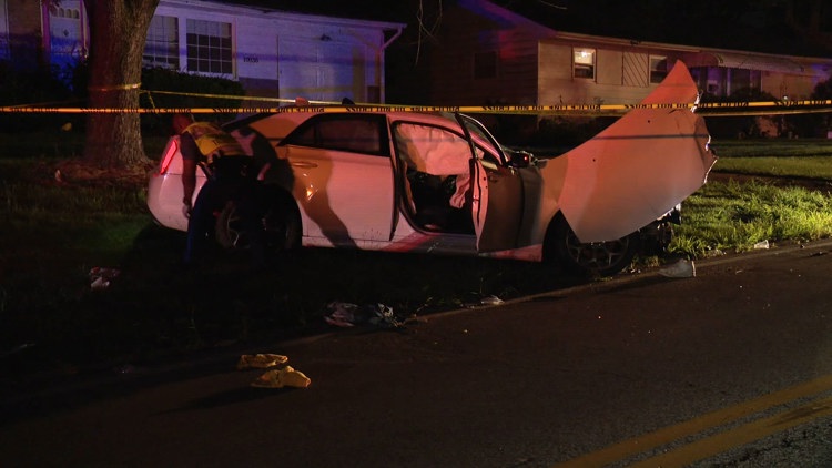 Driver accused of hitting firefighter at scene of deadly Riverview crash still on the run