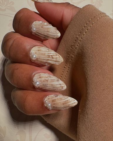 Seashell textured nail art
