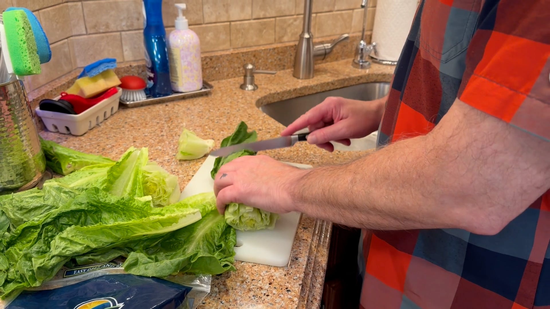 Before you eat that salad, here's how to properly wash lettuce
