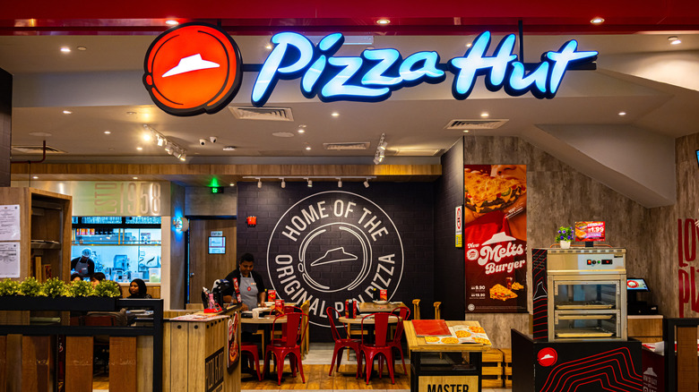 The interior of a Pizza Hut restaurant