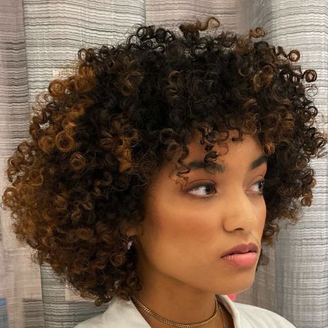 Shoulder-Grazing Layered Cut