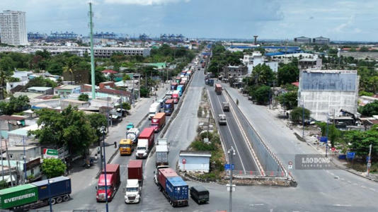 Đường Nguyễn Thị Định sẽ mở rộng lên 10 - 12 làn xe. Ảnh: Anh Tú