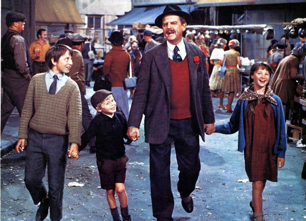 Ian Weighill, Roy Snart, David Tomlinson and Cindy O'Callaghan walking hand-in-hand