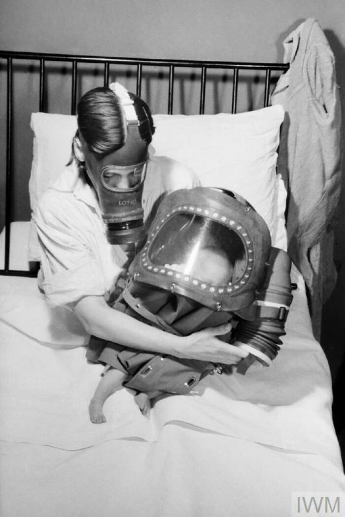 32 Eerie Historical Photos That Are Hard To Look Away From