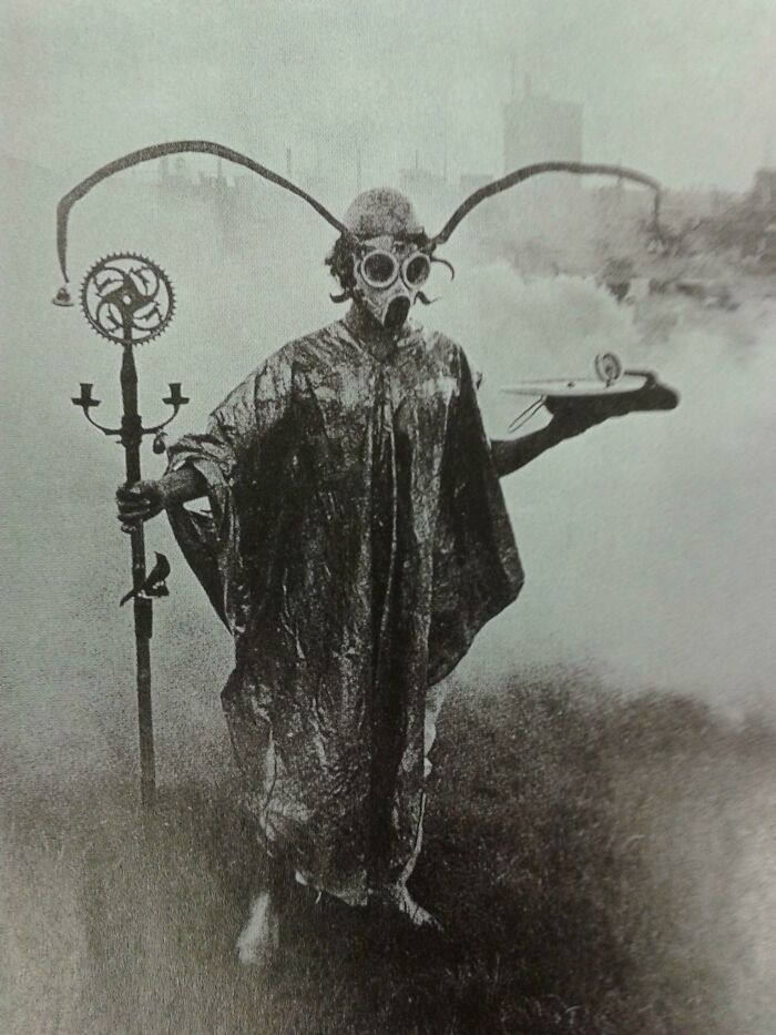 32 Eerie Historical Photos That Are Hard To Look Away From