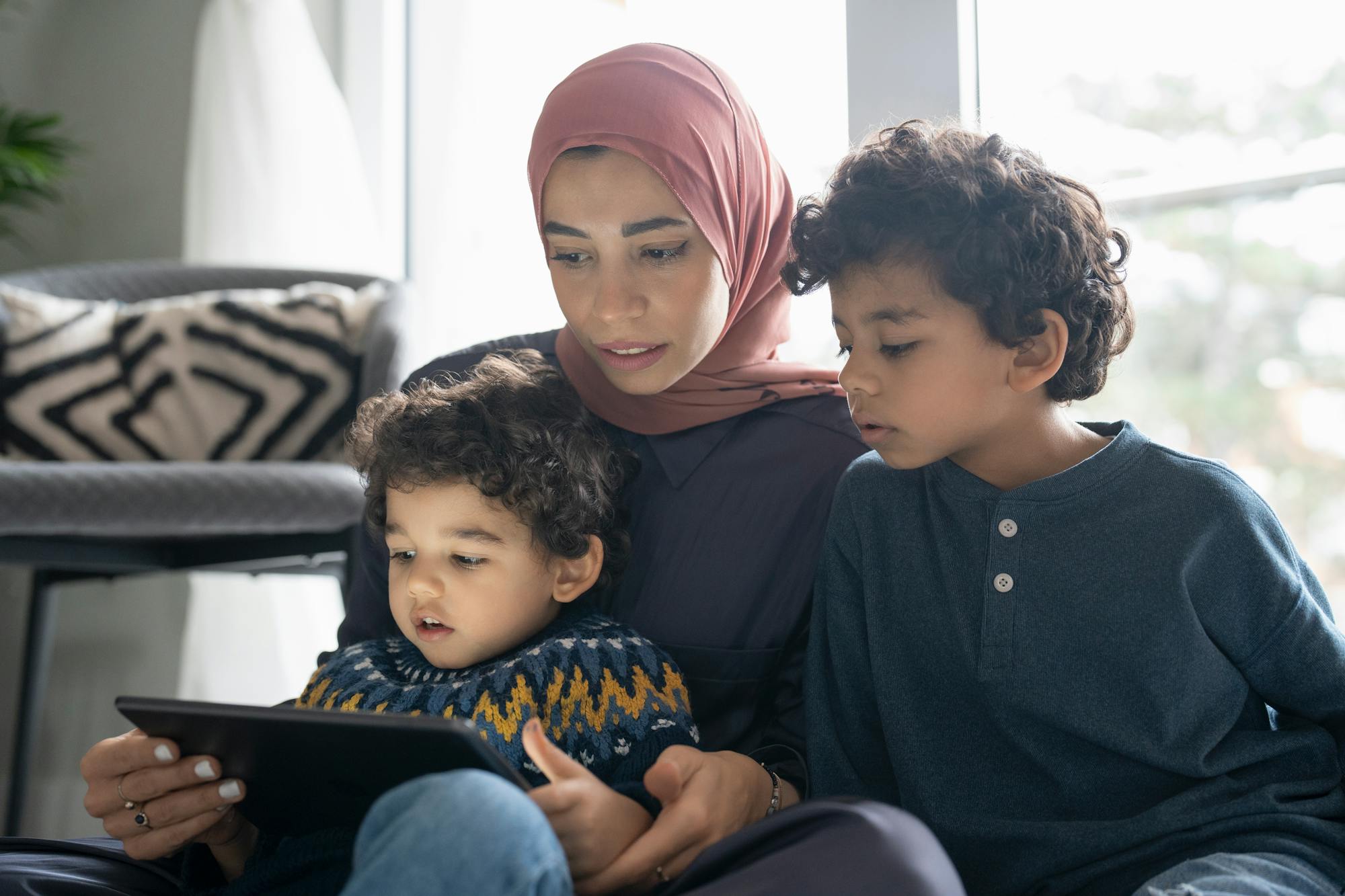 Parental involvement in young children’s screen time has developmental benefits.