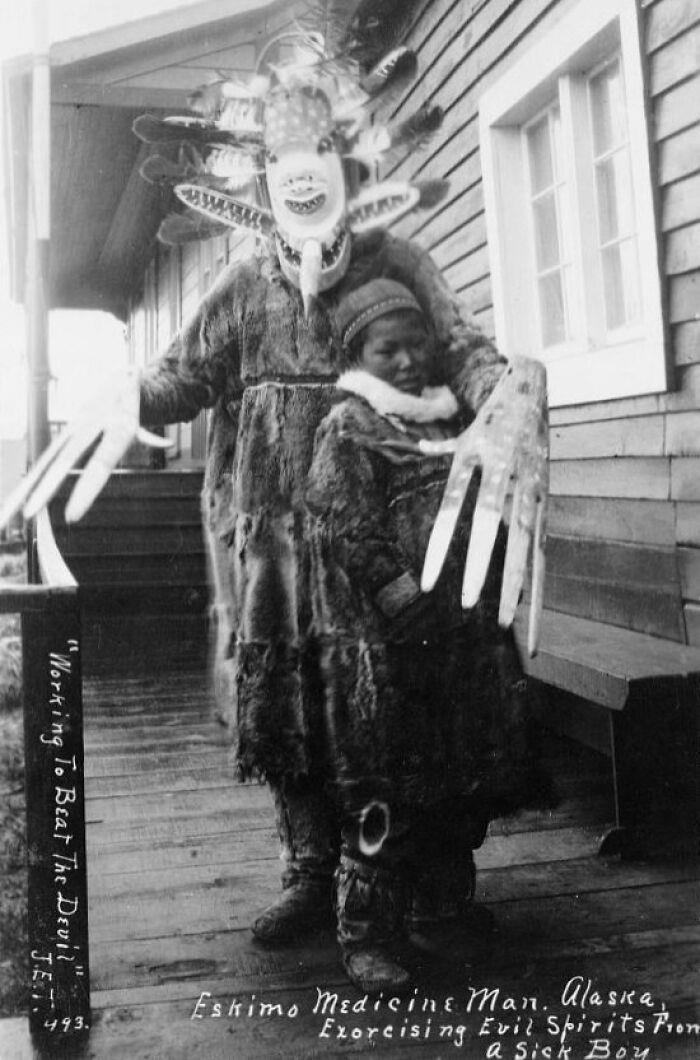 32 Eerie Historical Photos That Are Hard To Look Away From