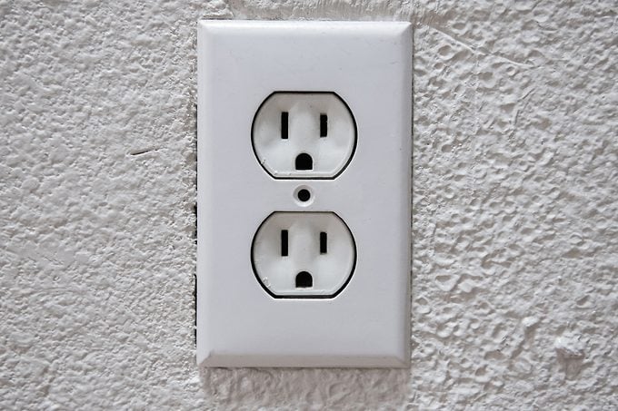 7 Reasons Your Phone Isn’t Charging Gettyimages 2172053677